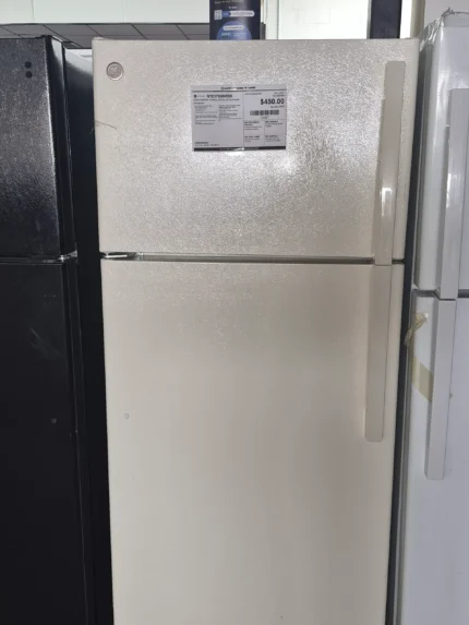 Top-Freezer Refrigerator 16.6 cu ft
