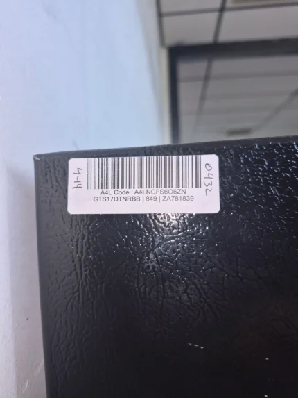 Top-Freezer Refrigerator (black)